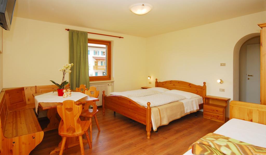 Garni Karlegger Bed and Breakfast Siusi Værelse billede